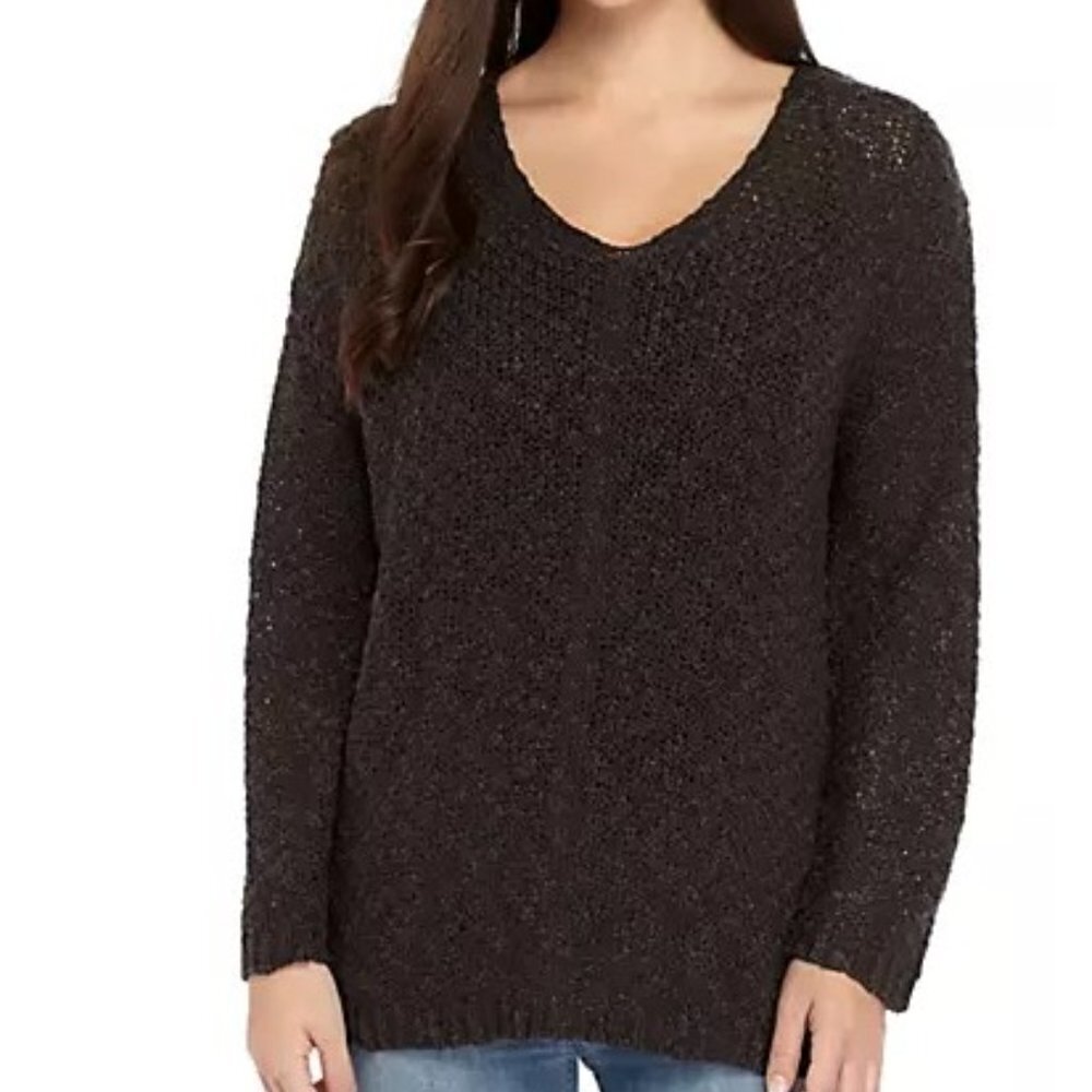 Taylor & Sage Charcoal Color Destructed Open Back Pullover V-neck Sweater; M